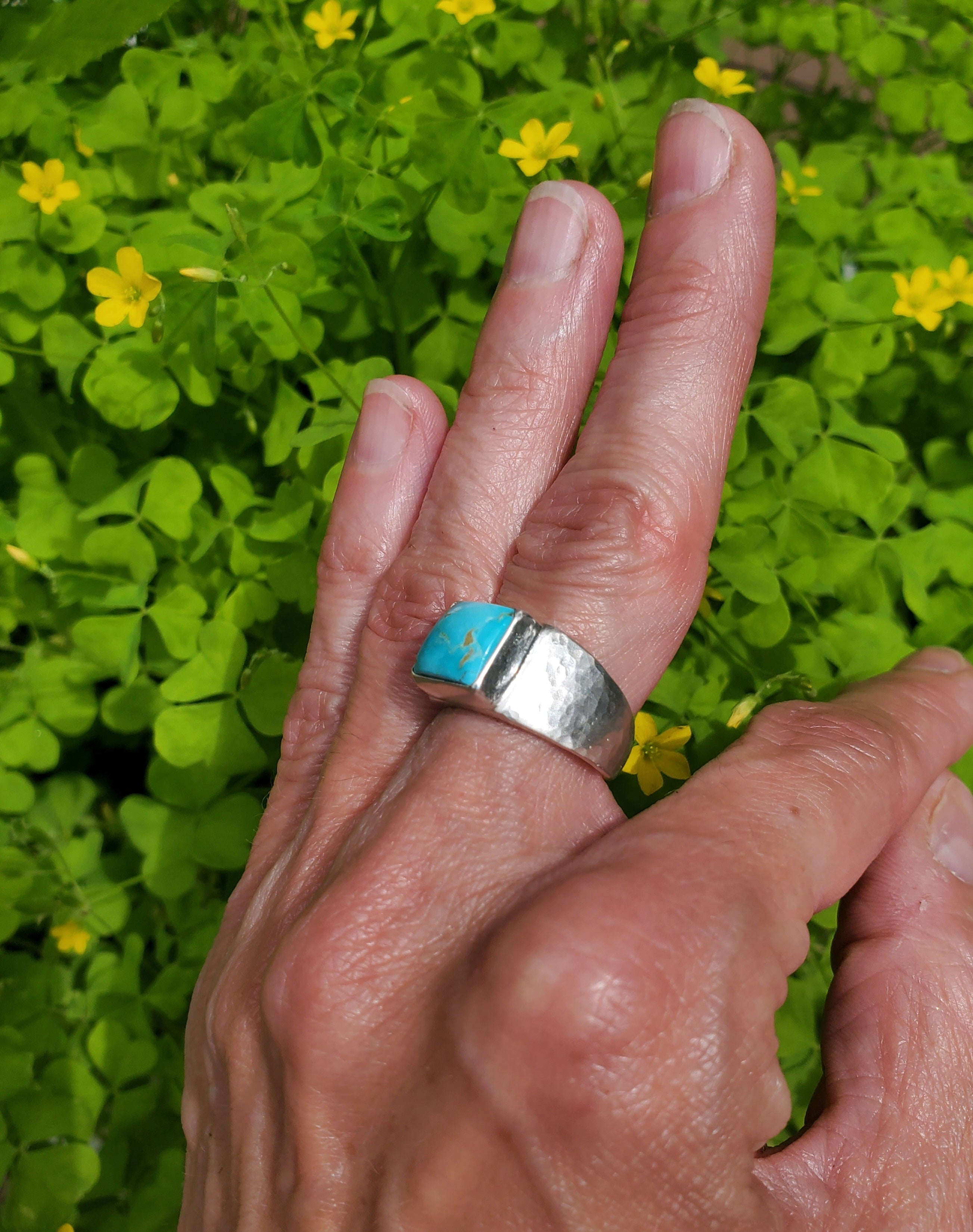 Kings Manassa Turquoise Wide Hammered Band Ring in Solid Sterling Silver. Size 6