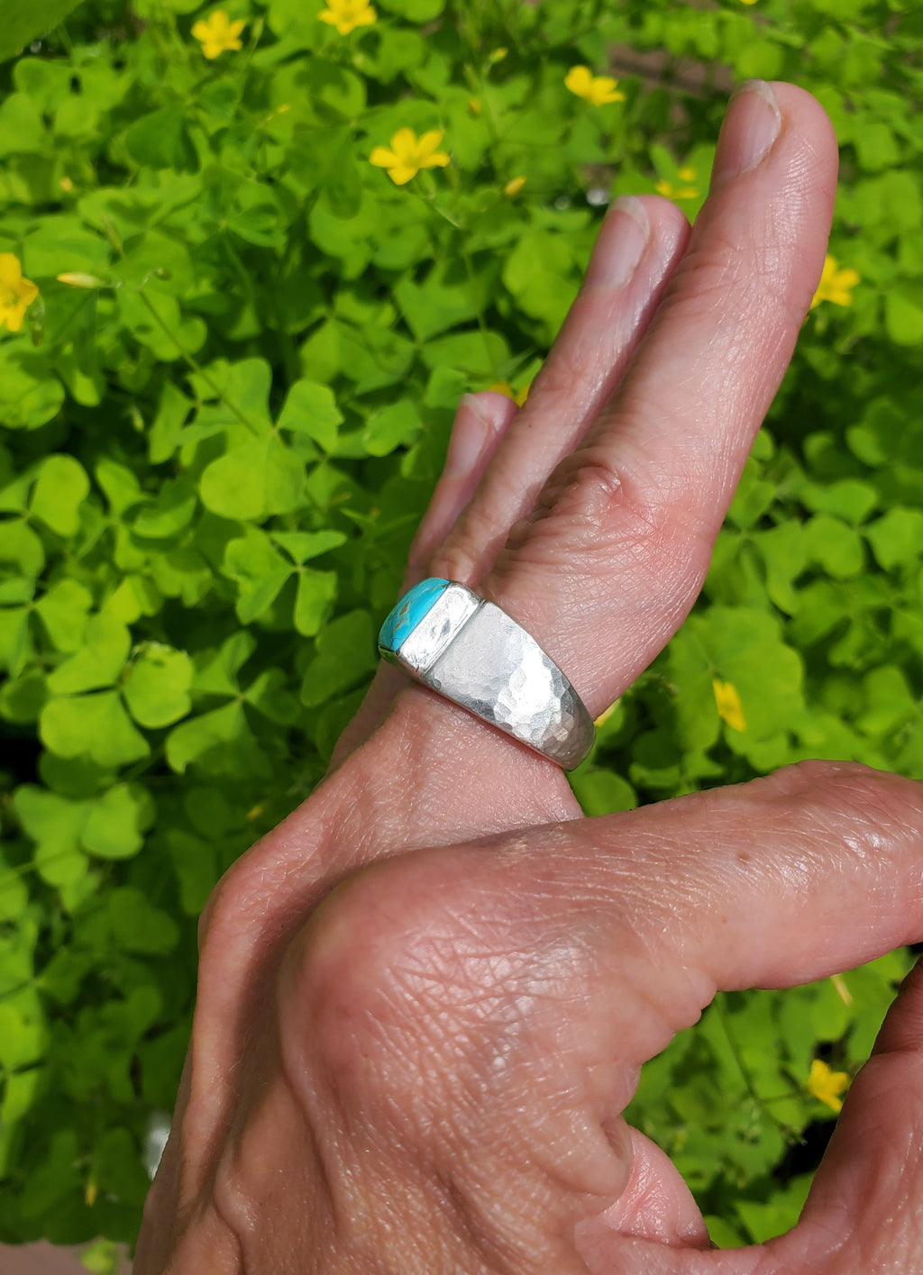 Kings Manassa Turquoise Wide Hammered Band Ring in Solid Sterling Silver. Size 6