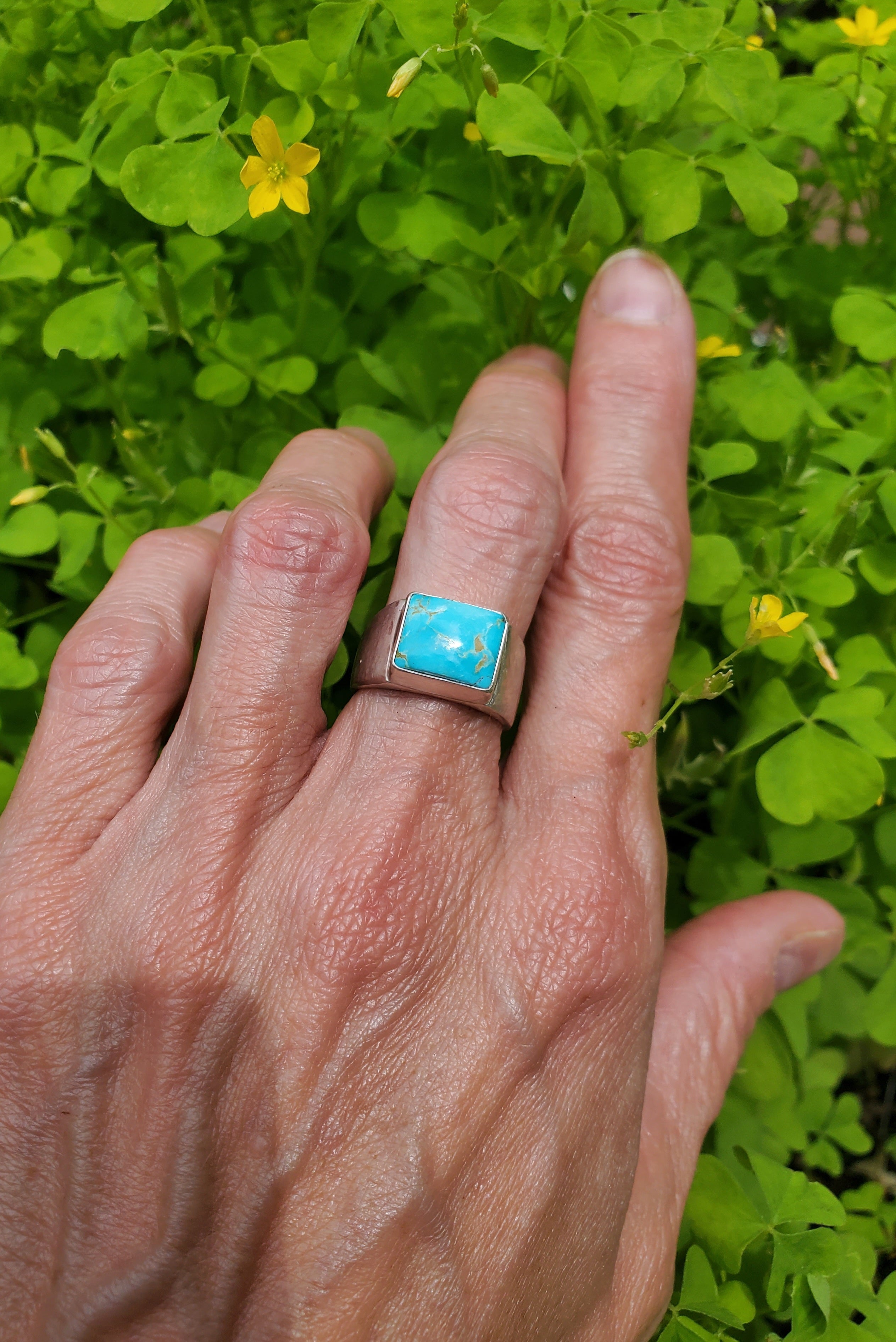 Kings Manassa Turquoise Wide Hammered Band Ring in Solid Sterling Silver. Size 6