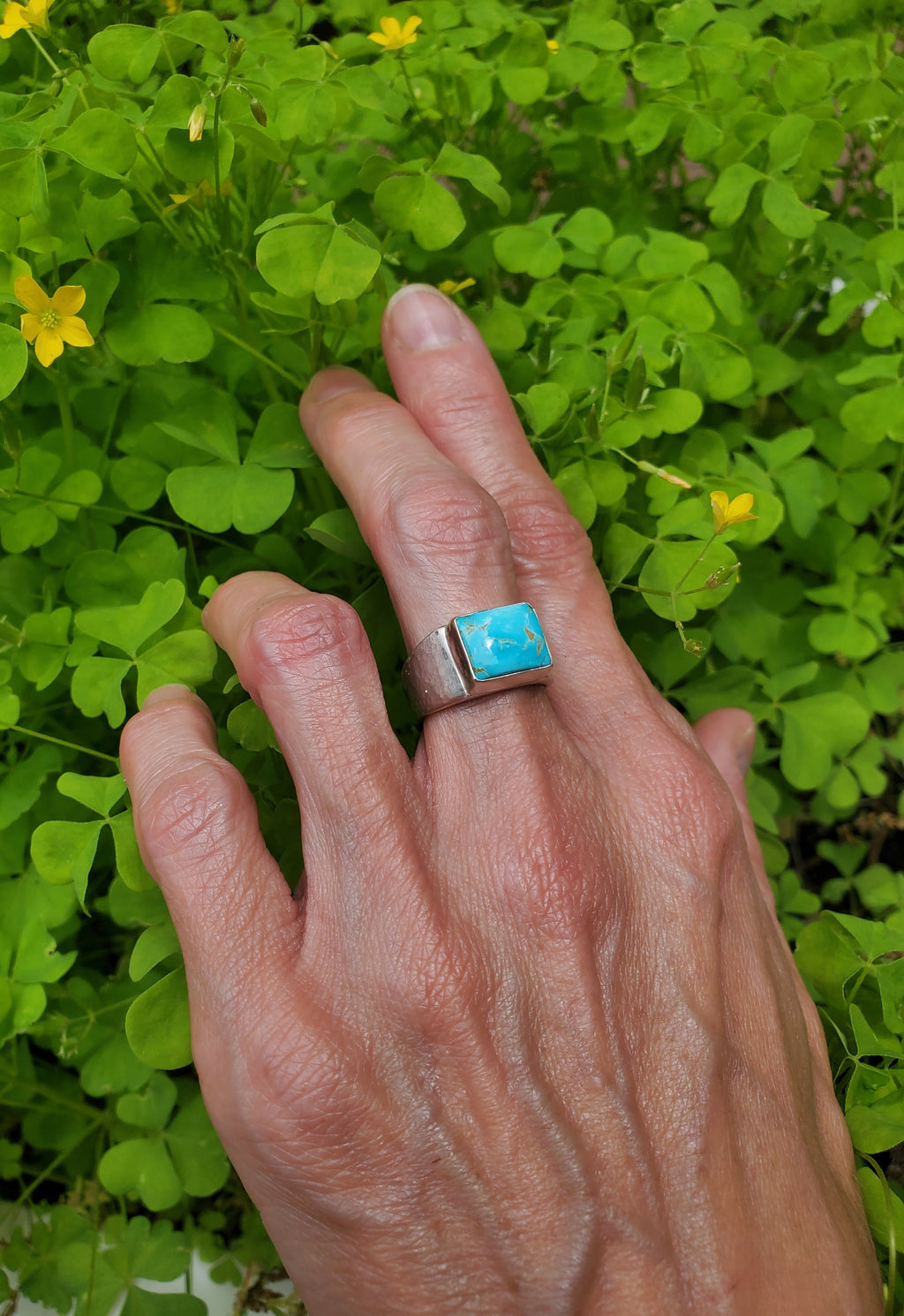 Kings Manassa Turquoise Wide Hammered Band Ring in Solid Sterling Silver. Size 6