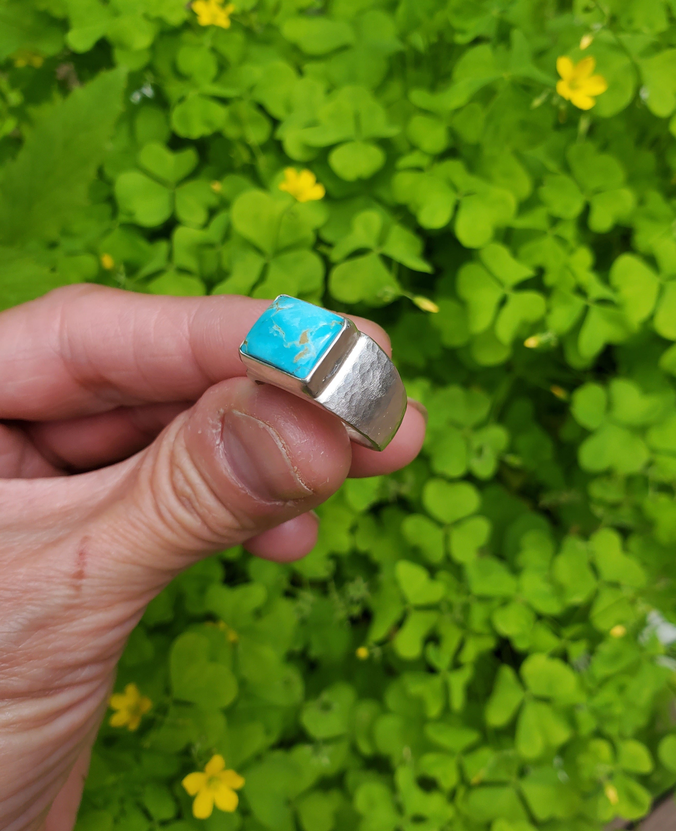 Kings Manassa Turquoise Wide Hammered Band Ring in Solid Sterling Silver. Size 6