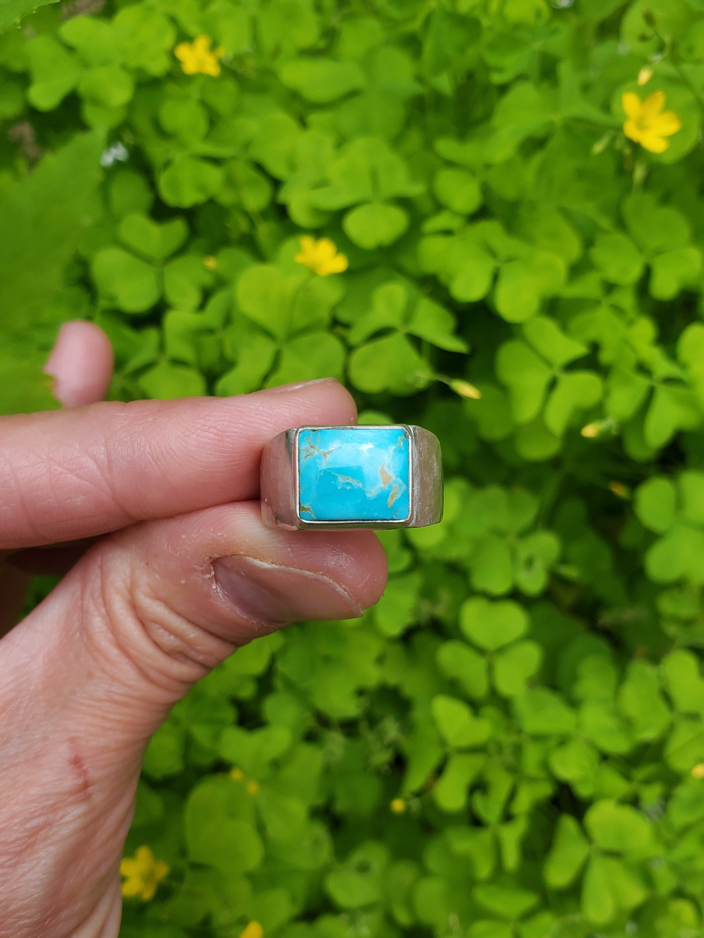 Kings Manassa Turquoise Wide Hammered Band Ring in Solid Sterling Silver. Size 6